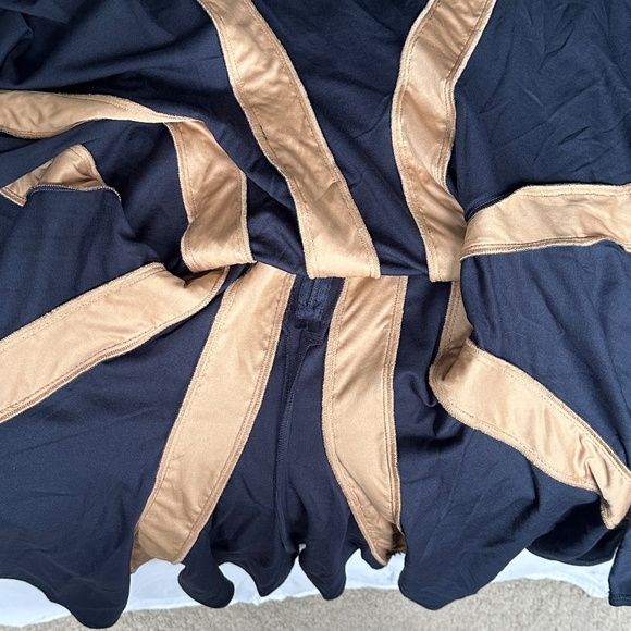 Excellent Tadashi Shoji Pintuck Jersey and Lace Dress in Navy Nude Size Small S - Picture 7 of 10